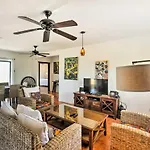 Gorgeous Penthouse Villa With Deck And Ocean Views!