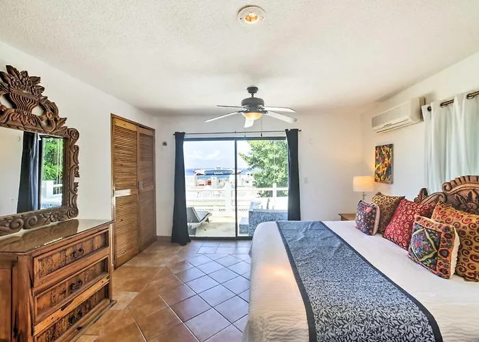 Gorgeous Penthouse Villa With Deck And Ocean Views!