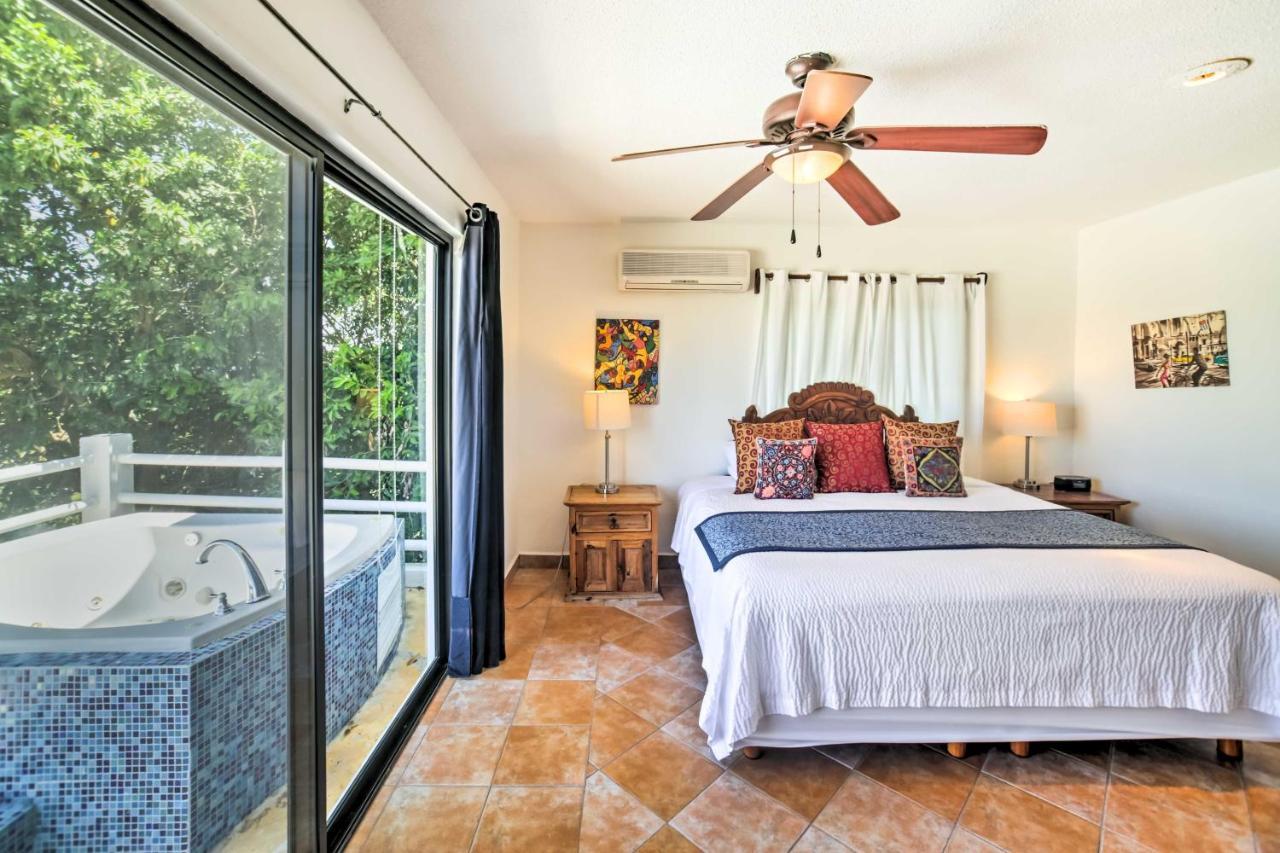 Apartment Gorgeous Penthouse With Deck And Ocean Views!